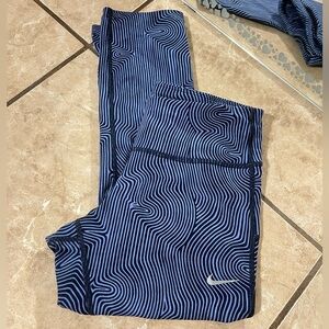 NIKE 3/4 Dri-Fit Leggings